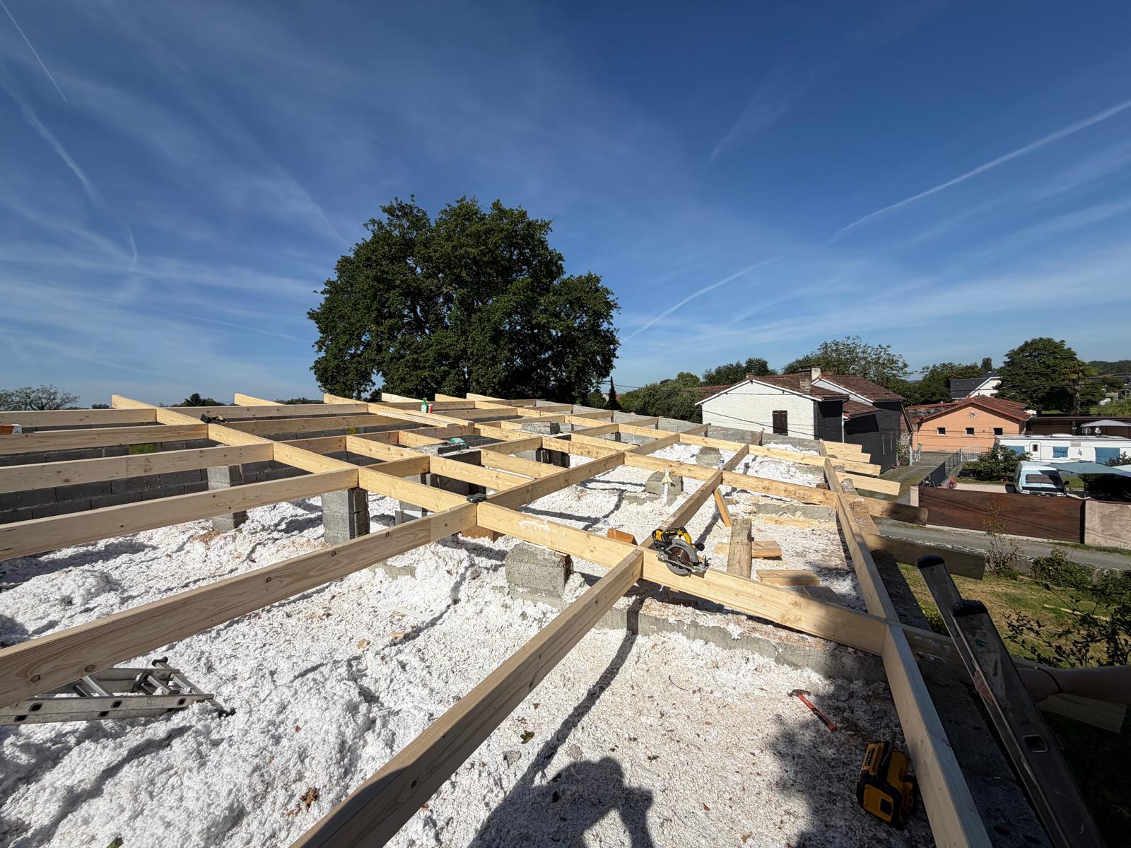 Avancement d'un chantier de couverture à Aixe-sur-Vienne, étape 2